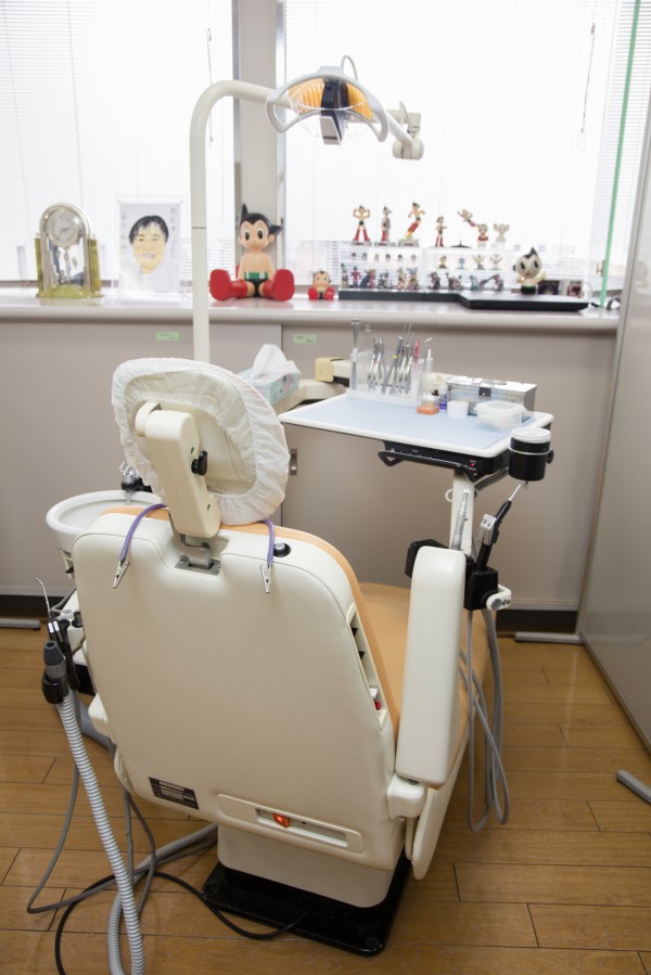 矯正治療は何歳から始めるべきですか？